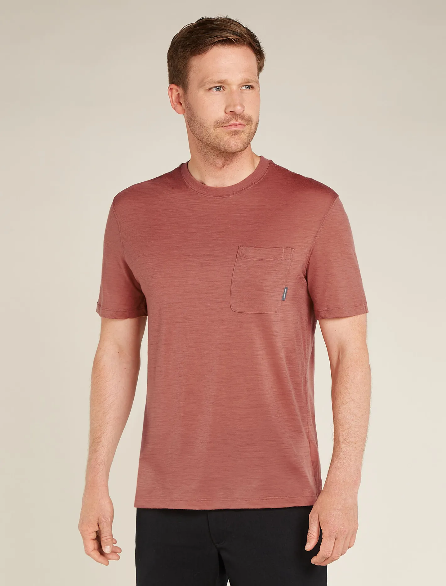 Icebreaker T-shirts^Men's Merino 150 Tech Lite Short Sleeve Relaxed Pocket T-Shirt CedarWood