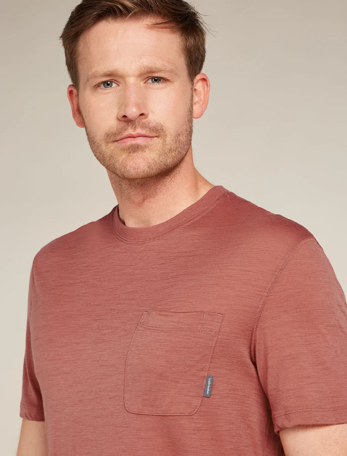 Icebreaker T-shirts^Men's Merino 150 Tech Lite Short Sleeve Relaxed Pocket T-Shirt CedarWood