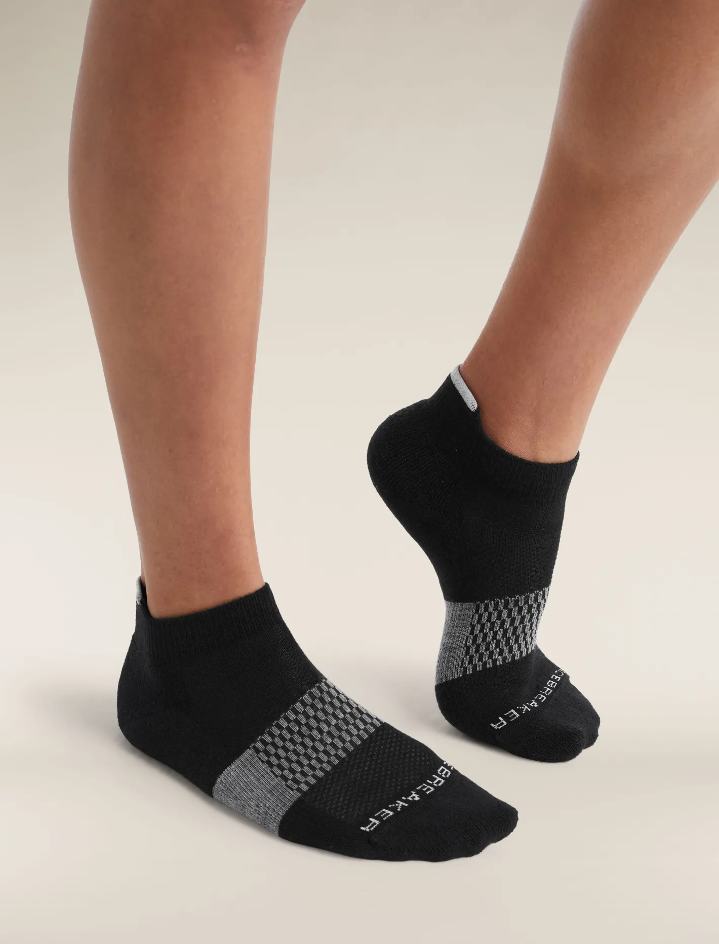Icebreaker Socks^Women's Merino Multisport Light Micro Socks Black/Snow